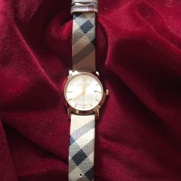 100% Authentic Burberry watch - Picture 11 of 12